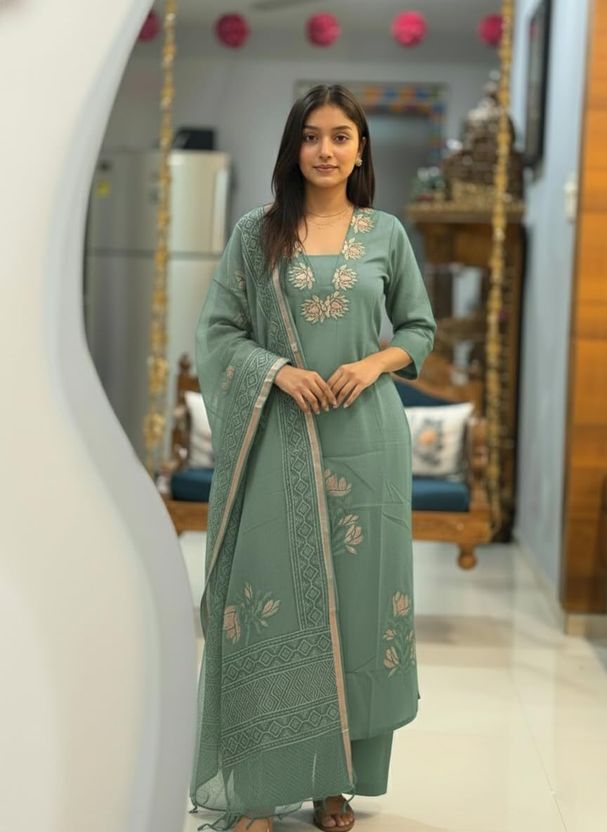 Divastri Women Viscose Rayon Kurti Palazzo Dupatta Set - Image 7