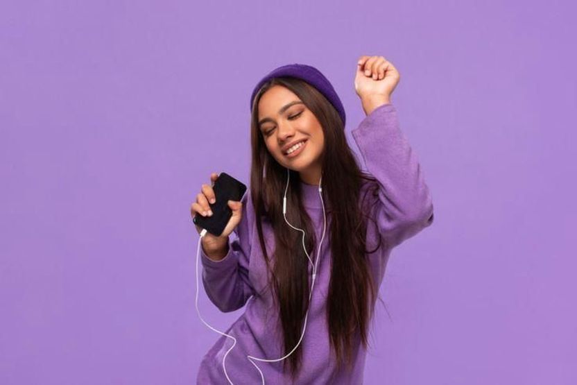 LISTEN TO CHARGE ANC Mic Headphones - Image 5