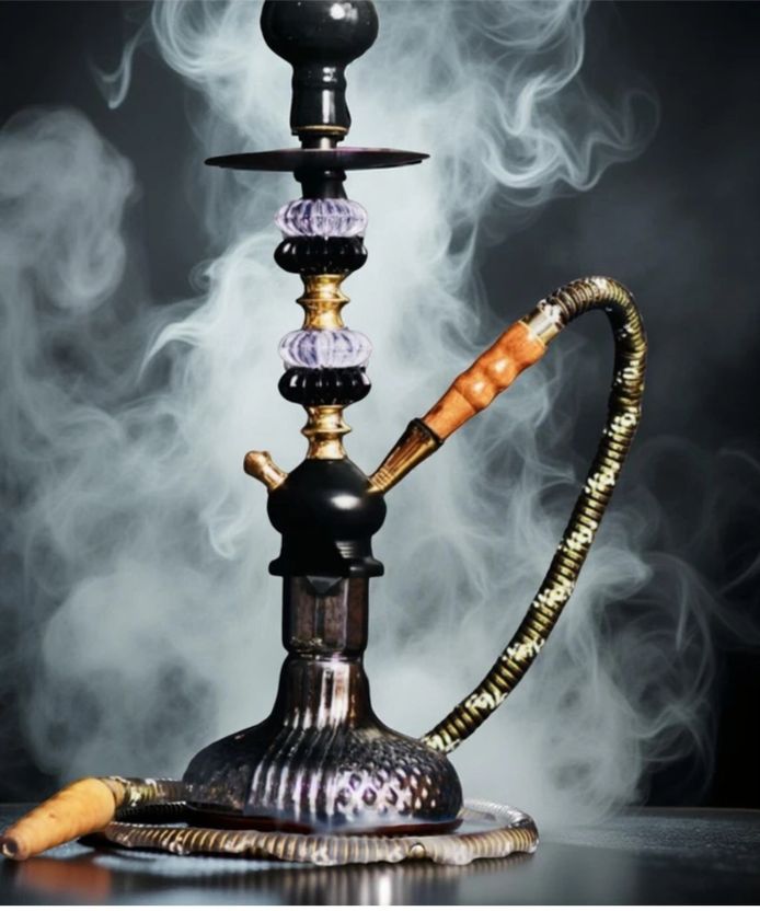 SMOCK STRECH 18-Inch Black and Gold Hookah - Image 1