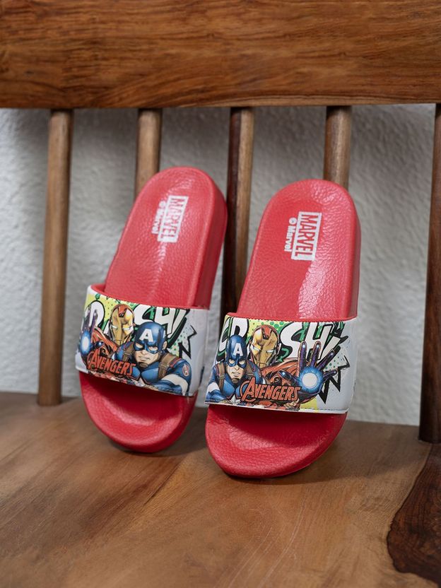 Toothless Avengers Boys Red Slip On Slippers - Image 1