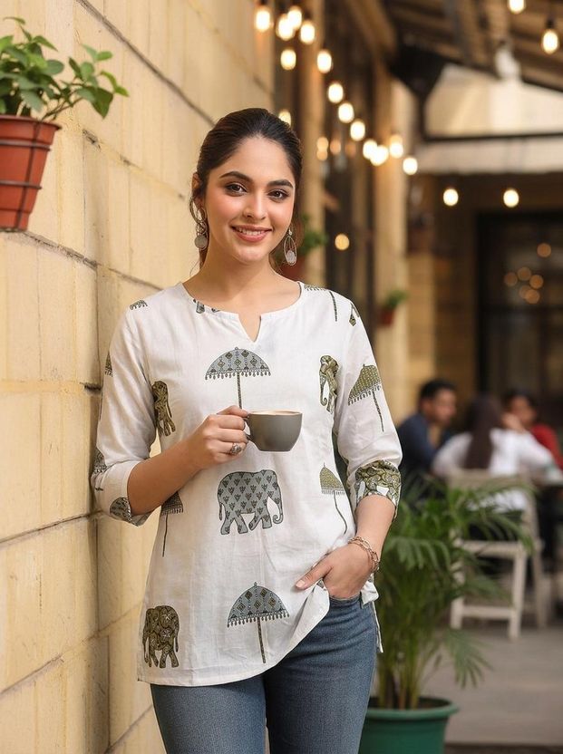 Surhi Women Printed Straight Kurta - Image 3
