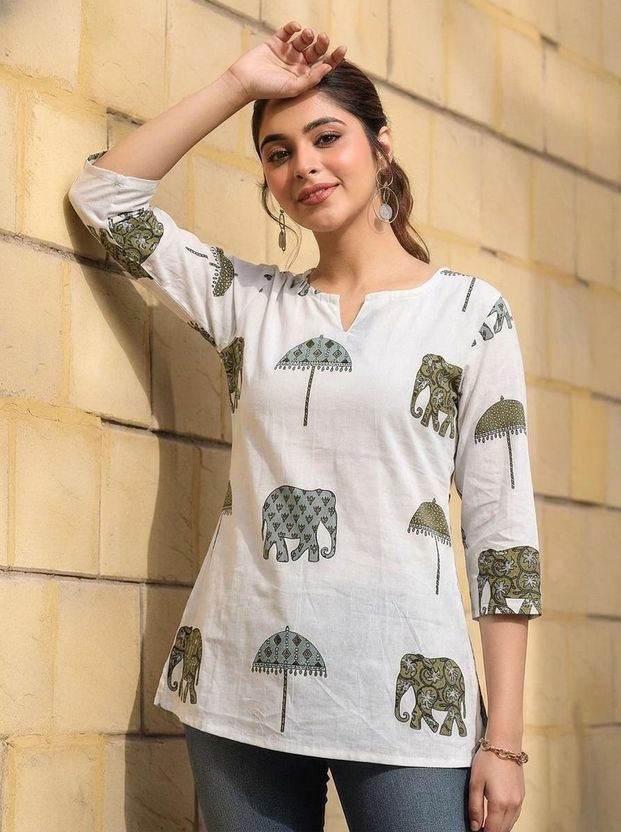 Surhi Women Printed Straight Kurta - Image 1