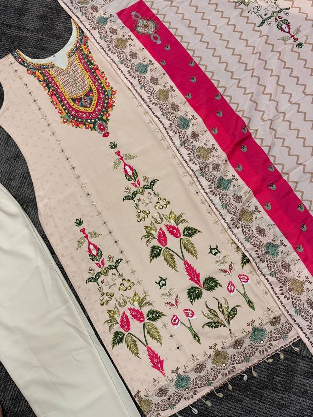 aadiethnic Printed Kurta, Trouser & Dupatta Set - Image 4