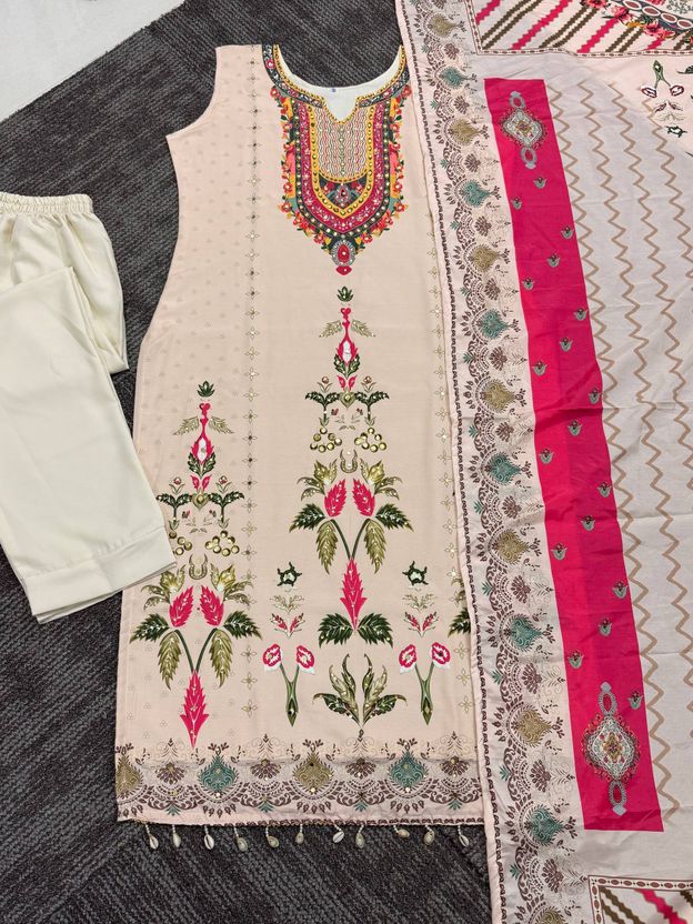 aadiethnic Printed Kurta, Trouser & Dupatta Set - Image 5