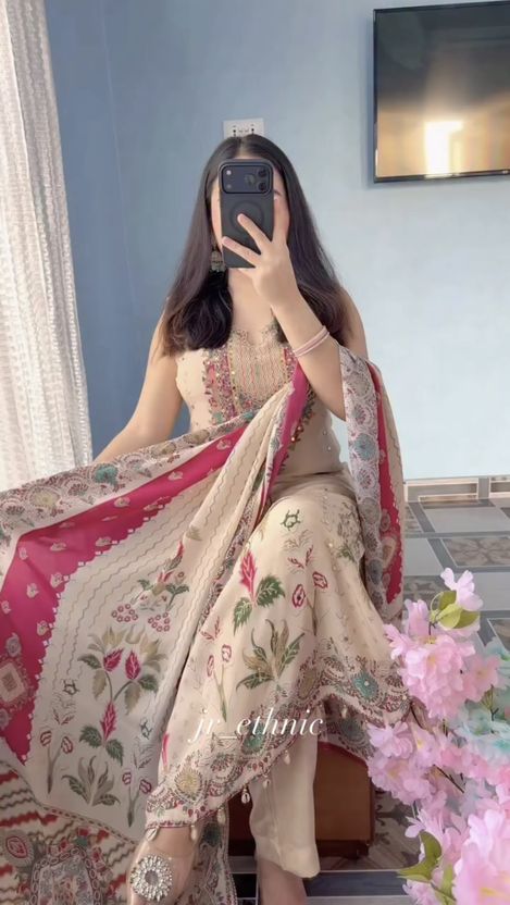 aadiethnic Printed Kurta, Trouser & Dupatta Set - Image 6