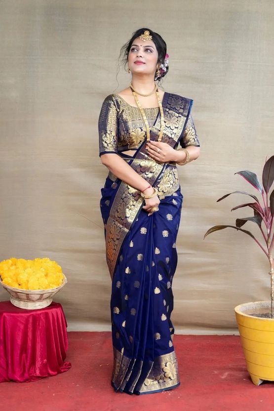 Mishowglitter Woven Patola Jacquard Silk Saree (Green) - Image 6