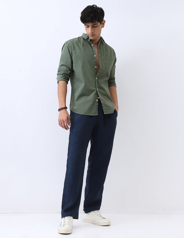 Urbano Men Green Solid Casual Shirt - Image 4