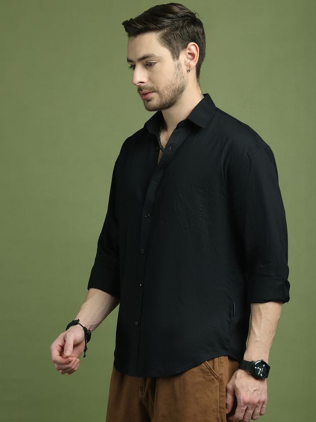 Roadster Men Black Solid Casual Shirt - Image 2