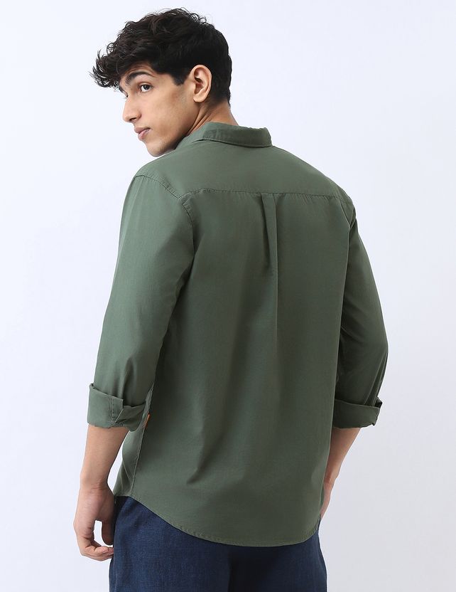 Urbano Men Green Solid Casual Shirt - Image 3