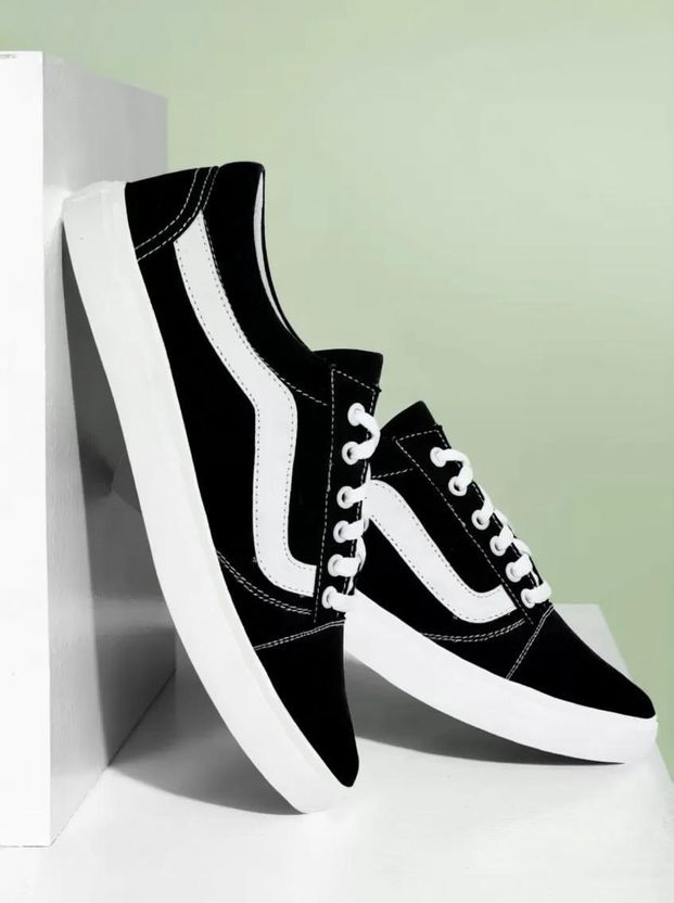 Pennon Comfortable Lightweight Sports Shoes for Men and Boys - Image 1