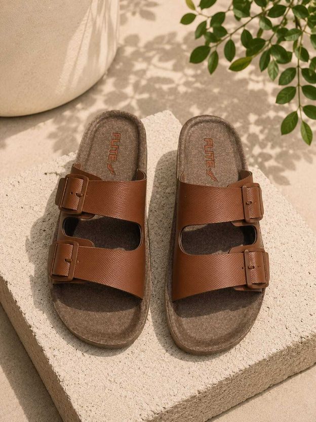 FLITE Men Flip Flops - Image 1