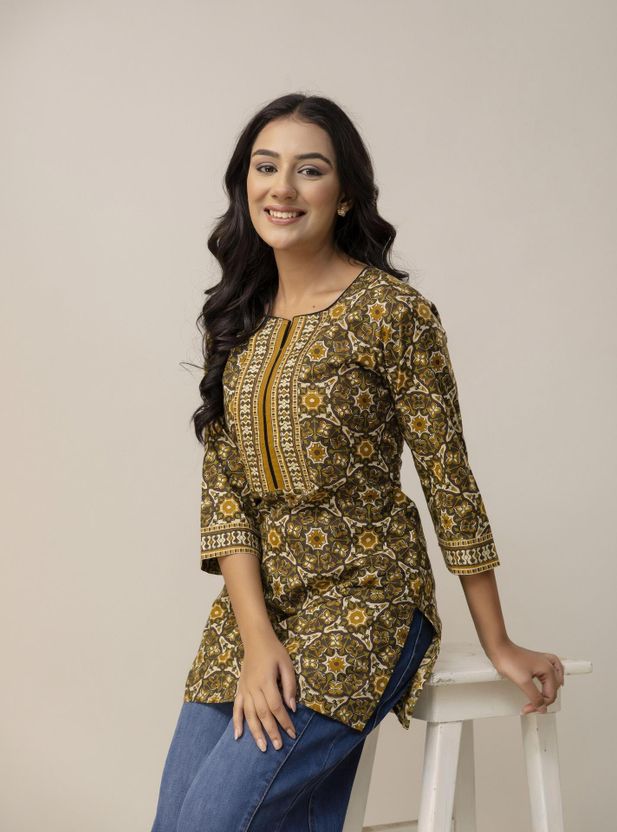 Da vastraagaar Women Brown Printed Top - Image 5