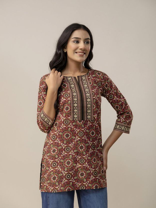 Da vastraagaar Women Brown Printed Top - Image 7