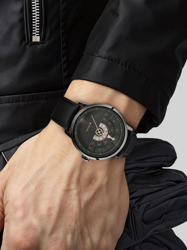 Titan Grandmaster Black Dial Black Leather Strap Analog Watch - Image 3