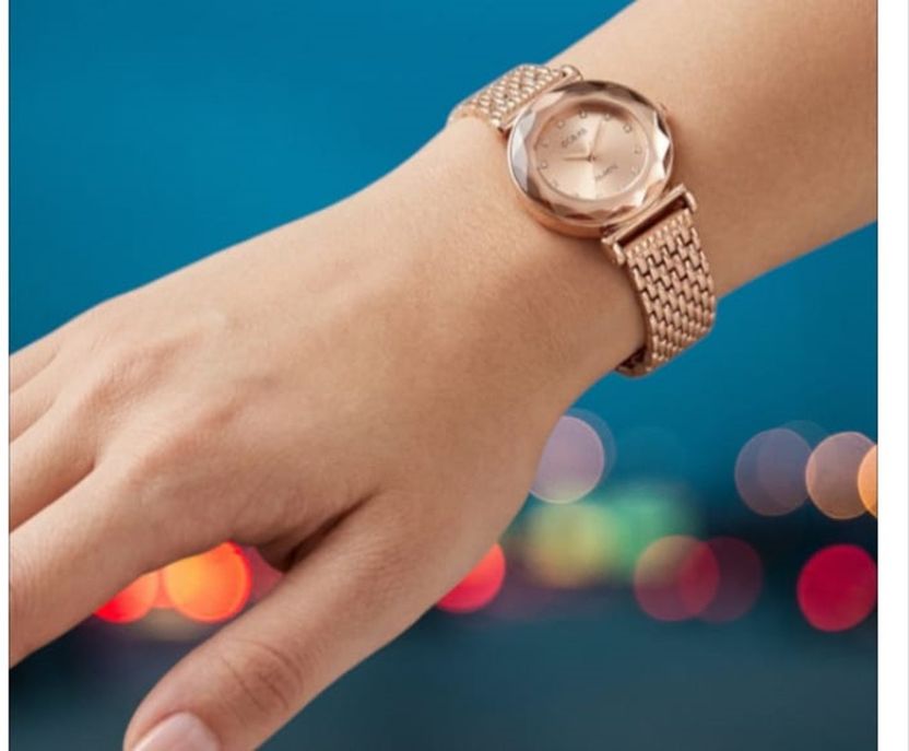 SPARKPLUG Golden Crystal 02 Bracelet Chain Watch - Image 1