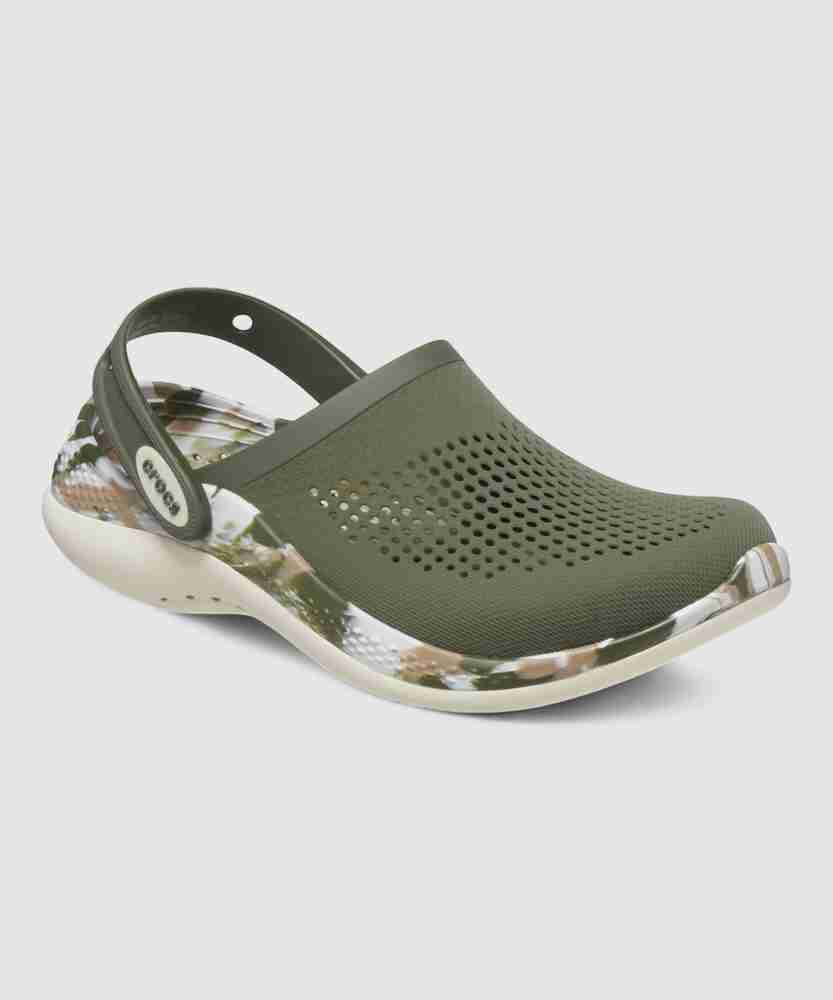 A BATHING APE®︎ × Crocs Clog 