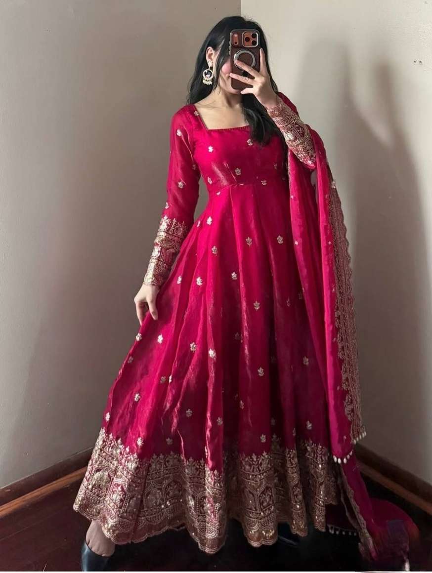 Jay Gopal Tex Women Pure Silk Kurti Pant Dupatta Set - Image 6