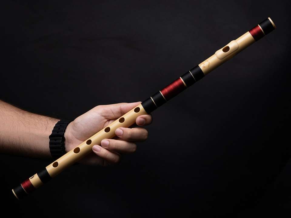 Radhe C Sharp Middle Octave Right Handed Black & Maroon Flute - Image 9